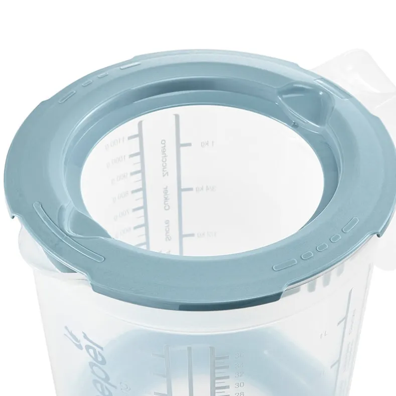 Measuring Cup and Juicer with Lid - 4-in-1 Kitchen Tool