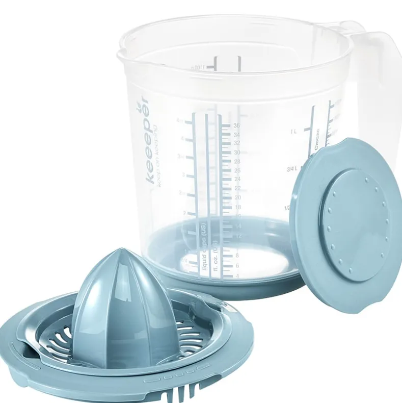 Measuring Cup and Juicer with Lid - 4-in-1 Kitchen Tool