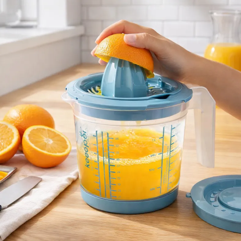 Measuring Cup and Juicer with Lid - 4-in-1 Kitchen Tool