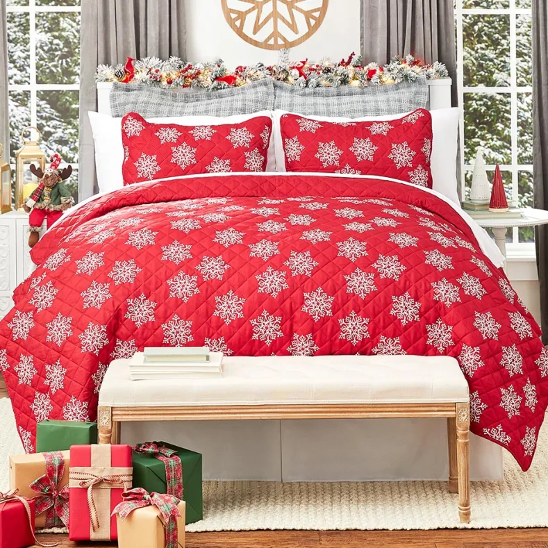 Red Snowflake Full/Queen Quilt Set with Shams
